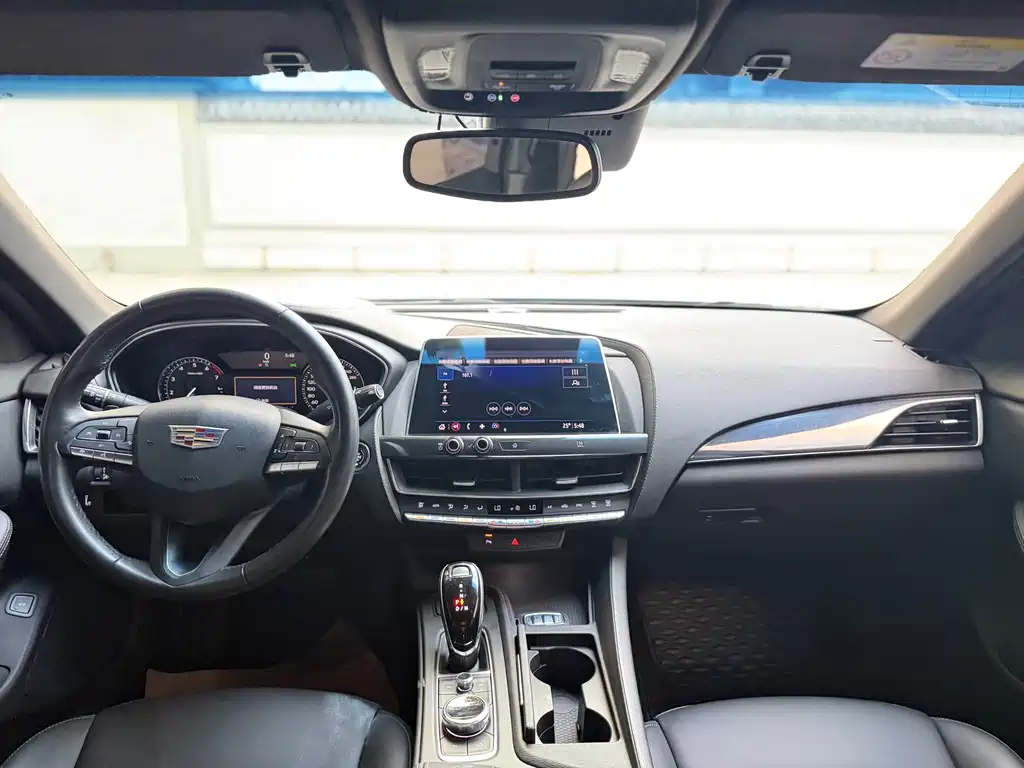 Cadillac CT5 — фото 7