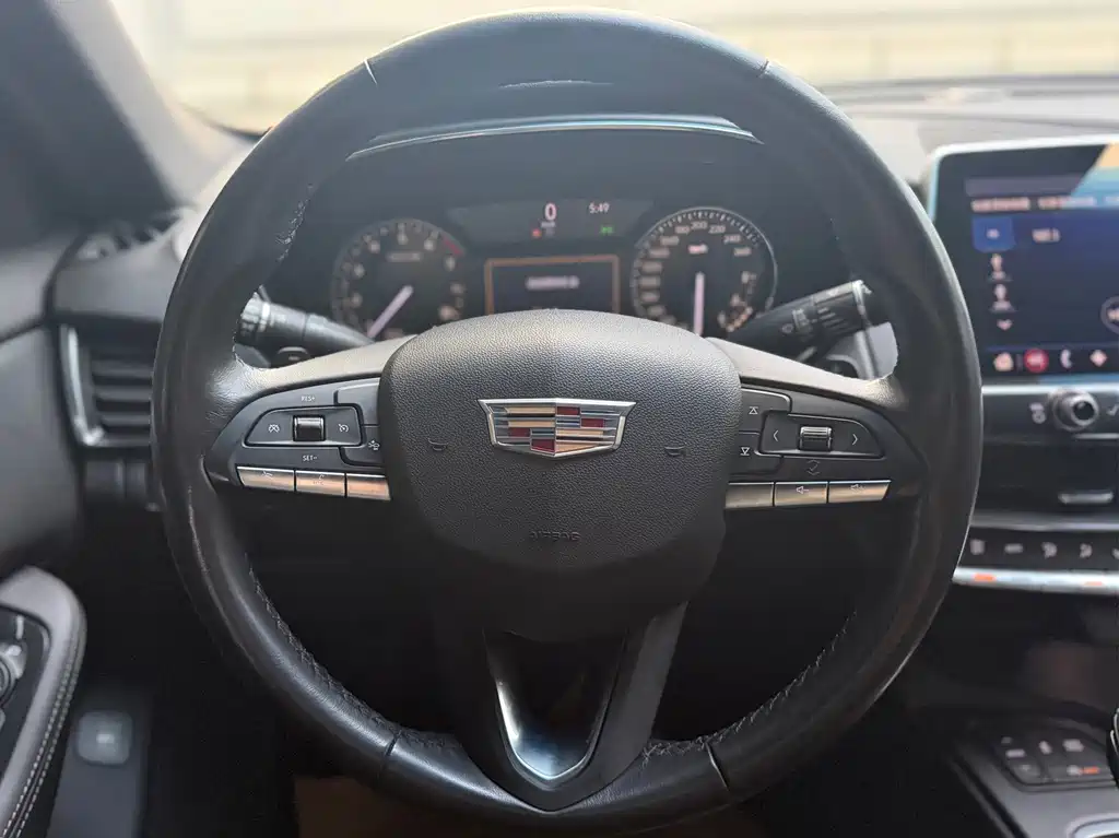 Cadillac CT5 — фото 8
