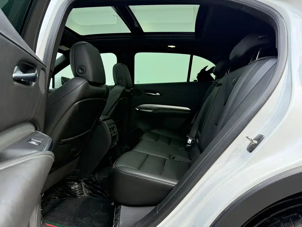 Cadillac XT4 — фото 13