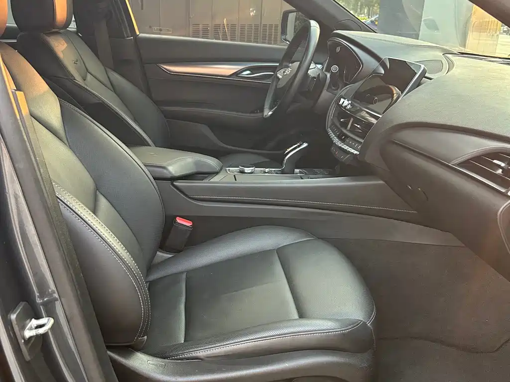 Cadillac CT5 — фото 4