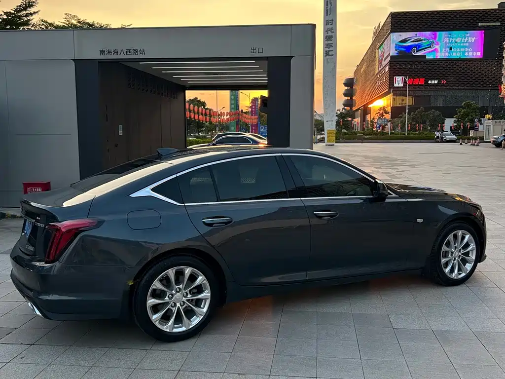 Cadillac CT5 — фото 8