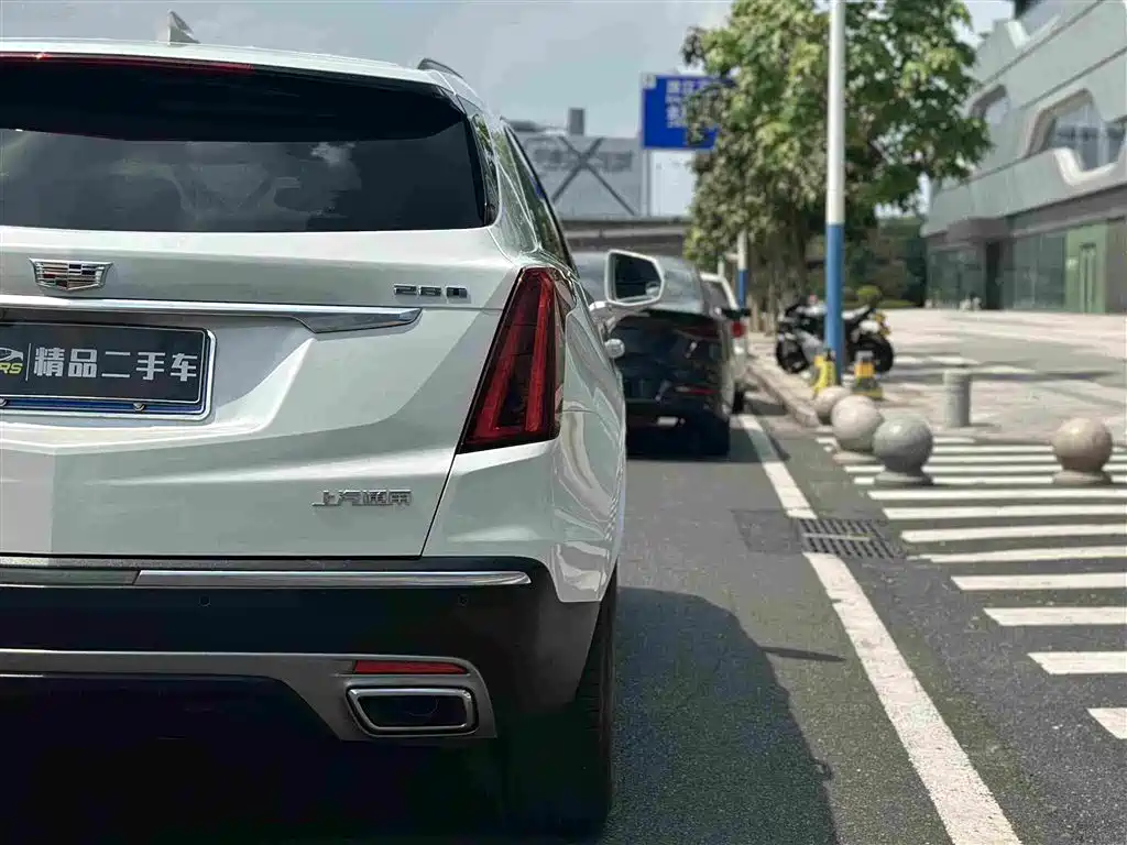 Cadillac XT5 — фото 11