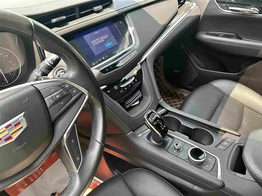 Cadillac XT5 — фото 13