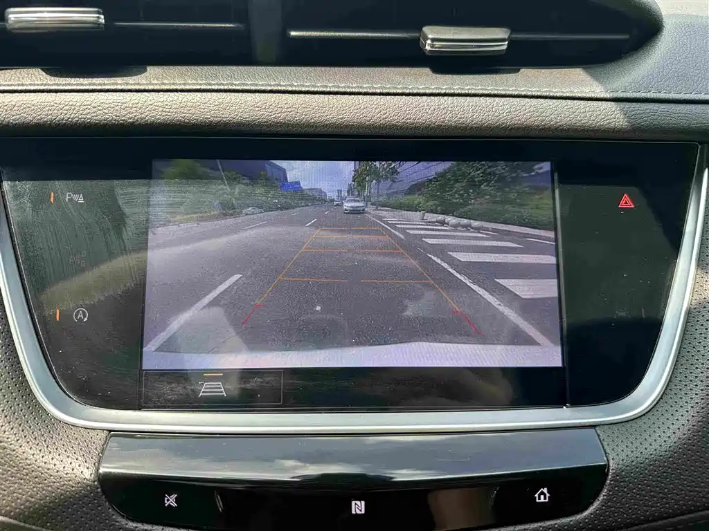 Cadillac XT5 — фото 15