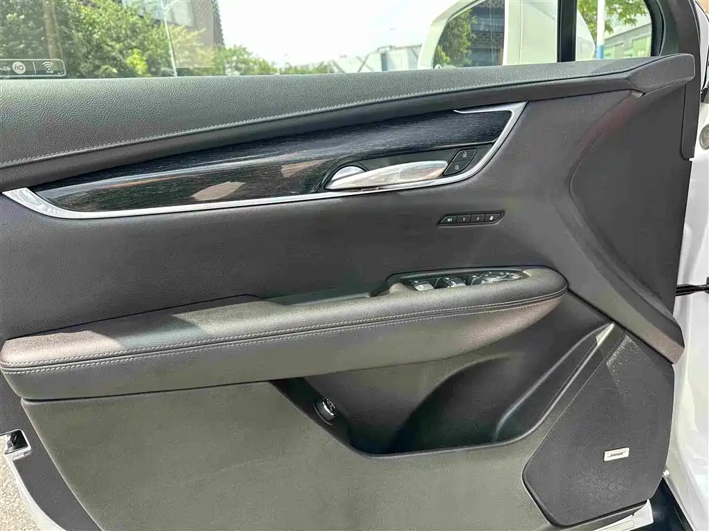 Cadillac XT5 — фото 17