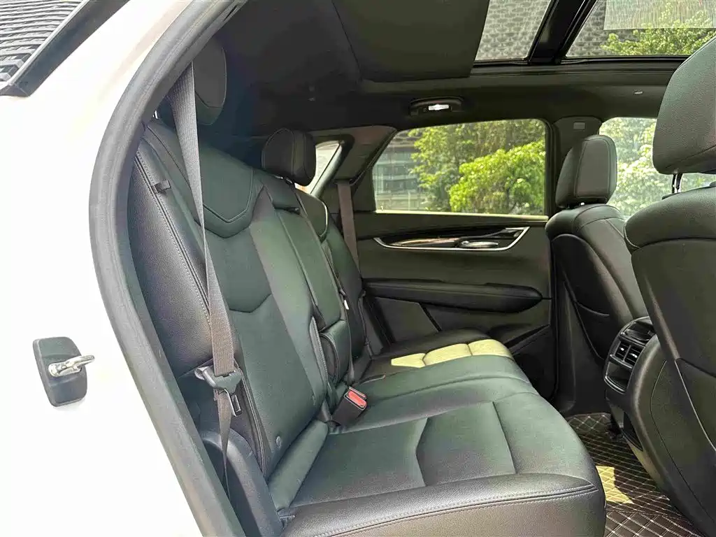 Cadillac XT5 — фото 20