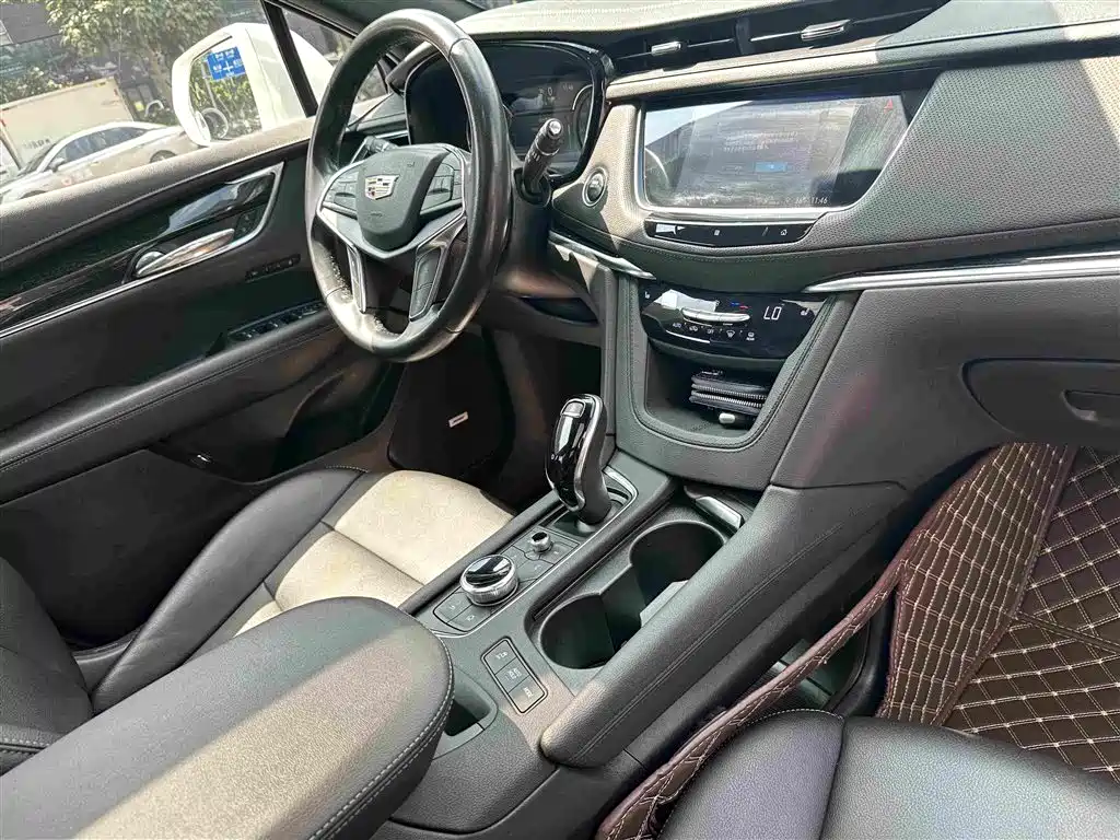 Cadillac XT5 — фото 21