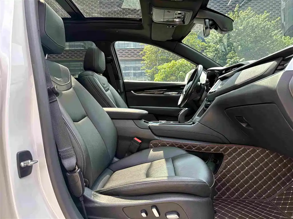 Cadillac XT5 — фото 6
