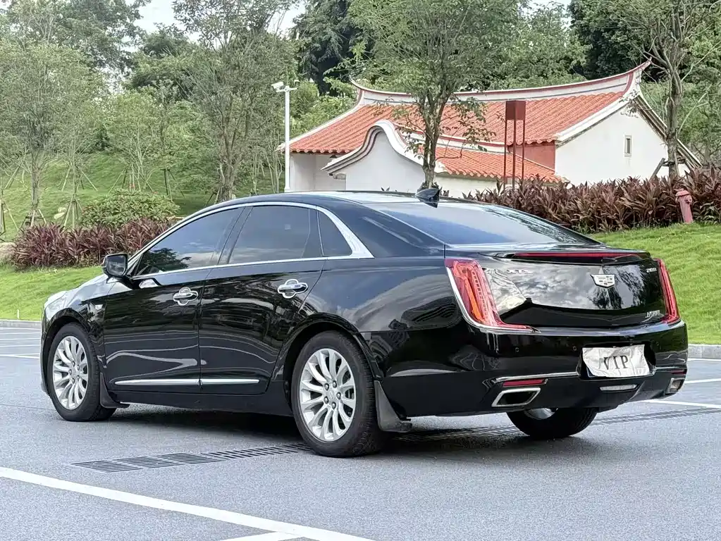 Cadillac XTS — фото 9