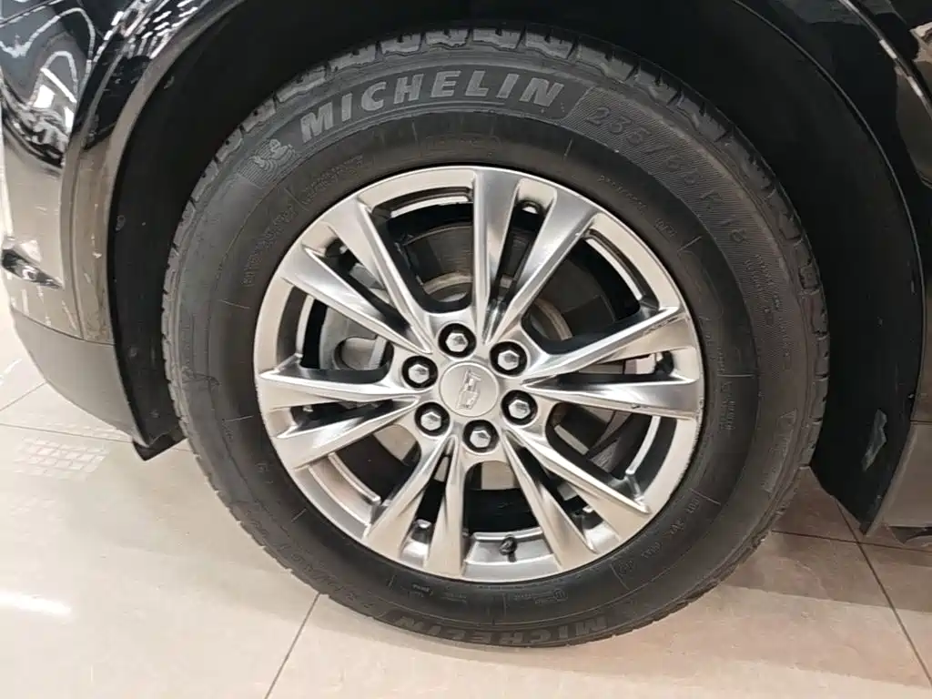 Cadillac XT5 — фото 23