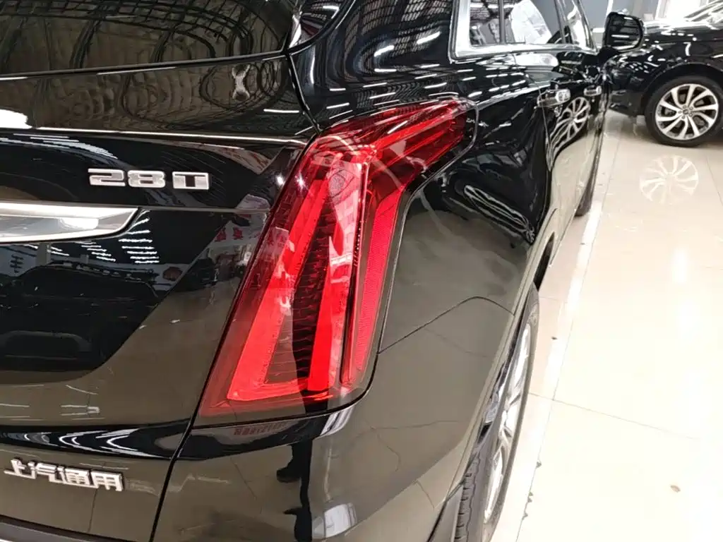 Cadillac XT5 — фото 8