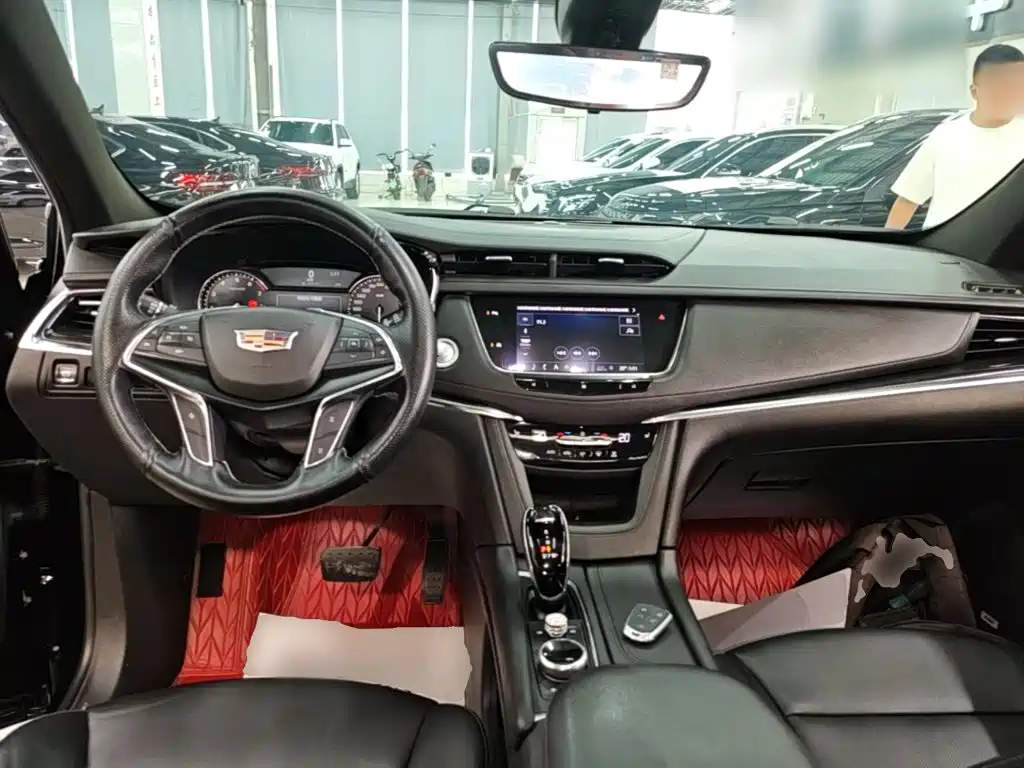 Cadillac XT5 — фото 10
