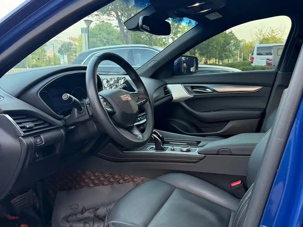 Cadillac CT5 — фото 11