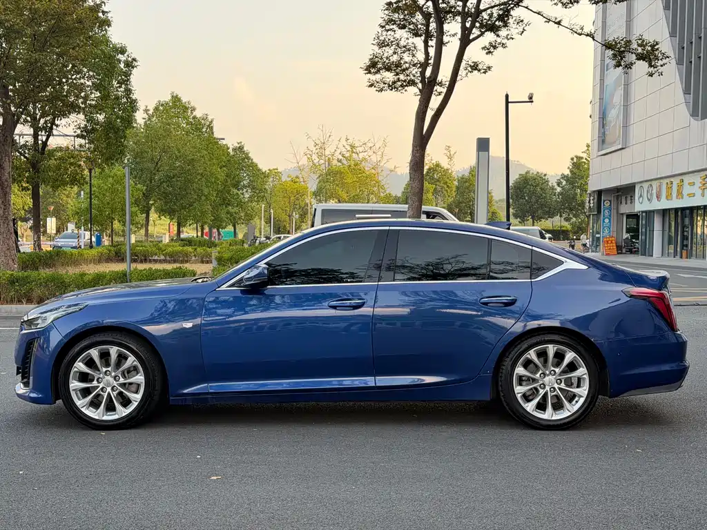 Cadillac CT5 — фото 7