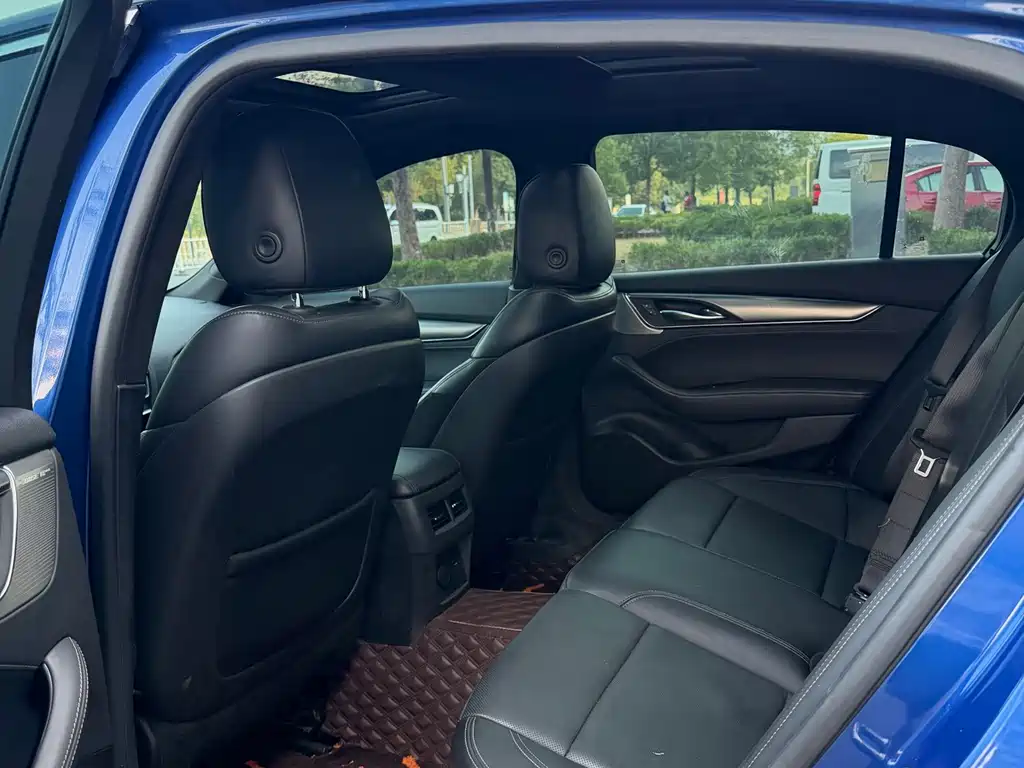 Cadillac CT5 — фото 10