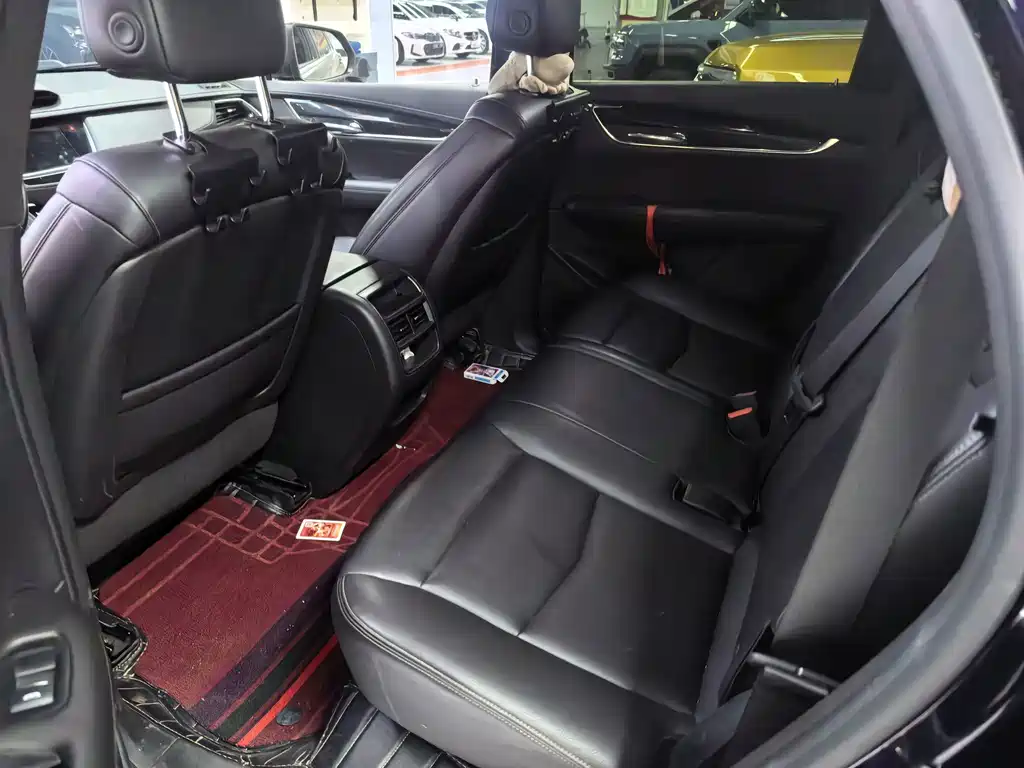 Cadillac XT5 — фото 4