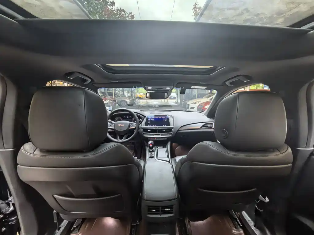 Cadillac CT5 — фото 8