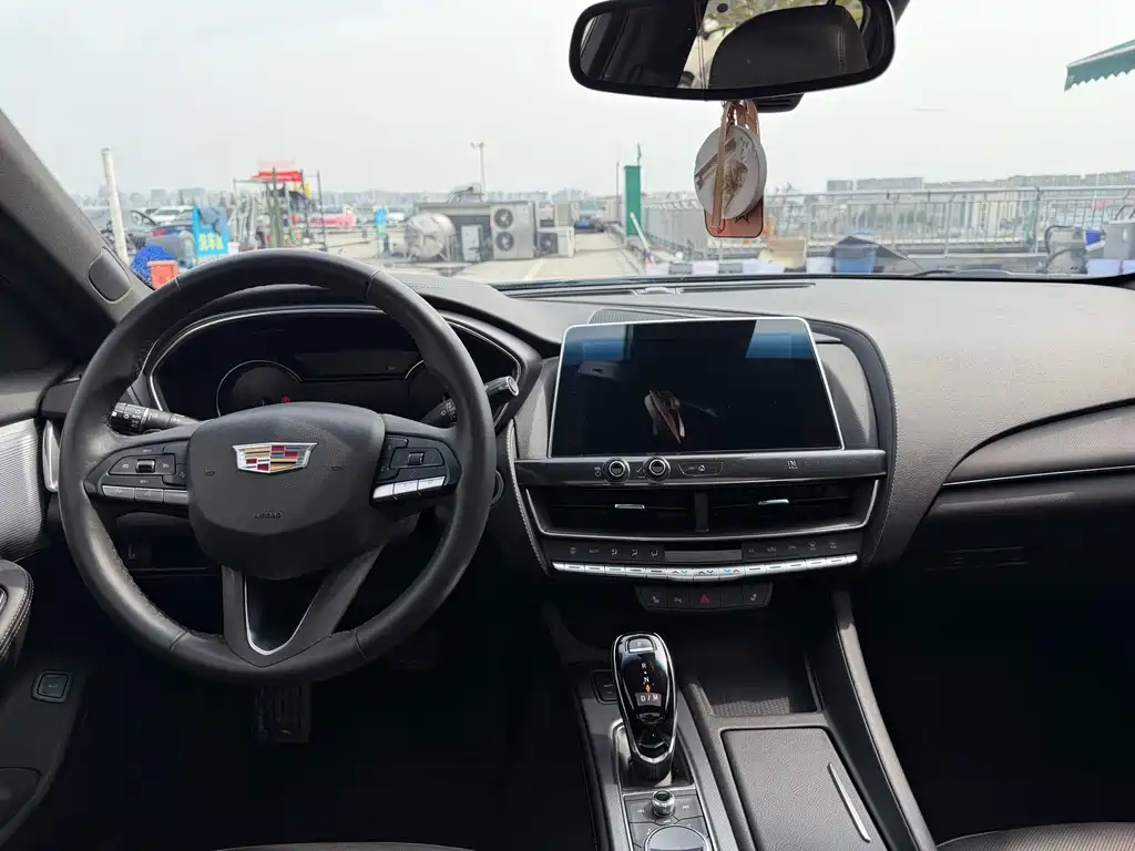 Cadillac CT5 — фото 11