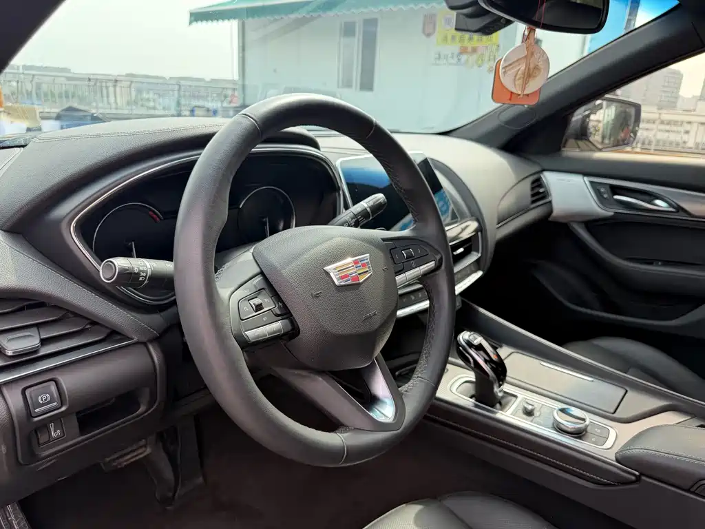 Cadillac CT5 — фото 13
