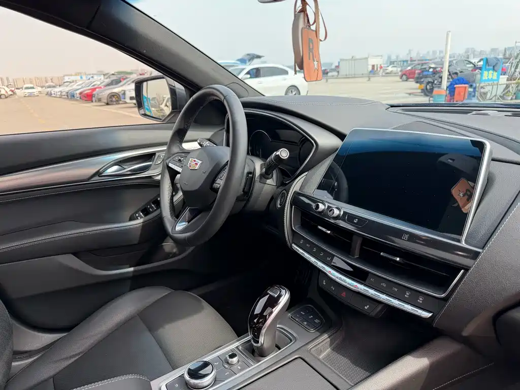 Cadillac CT5 — фото 10