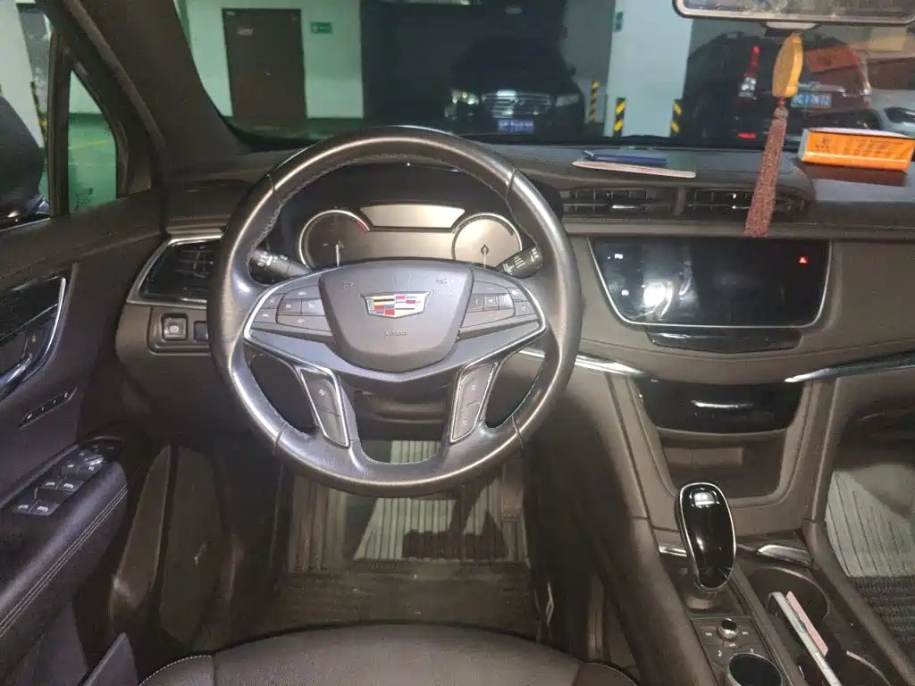 Cadillac XT5 — фото 11