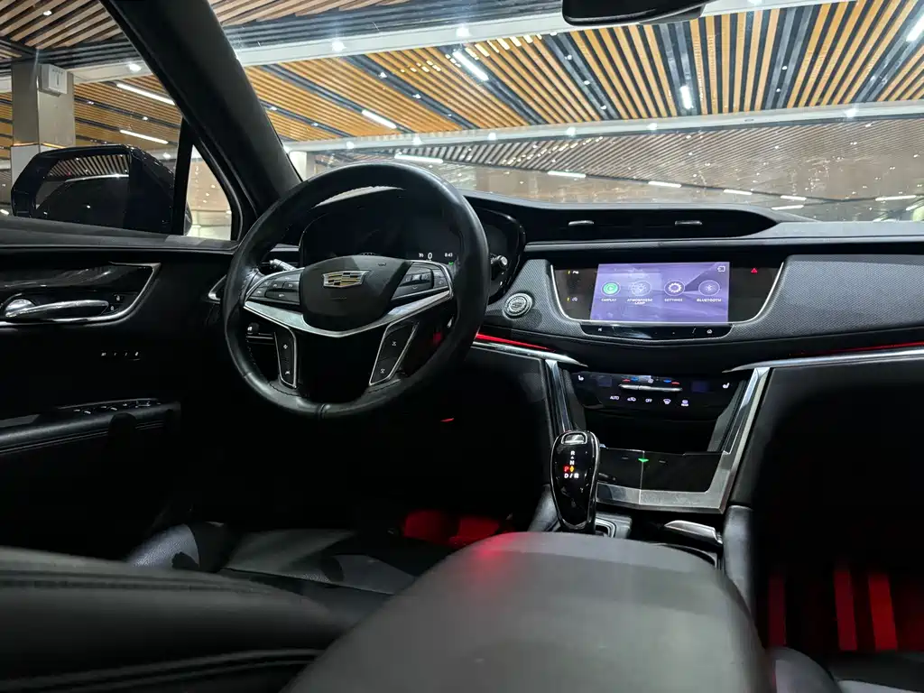 Cadillac XT5 — фото 13