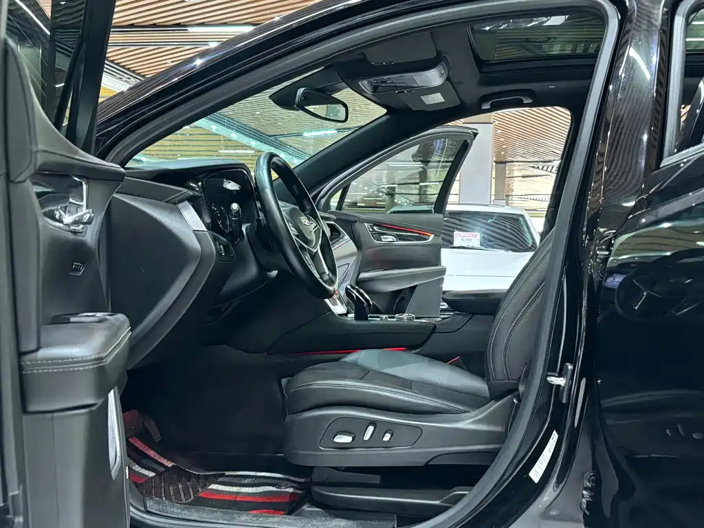 Cadillac XT5 — фото 7