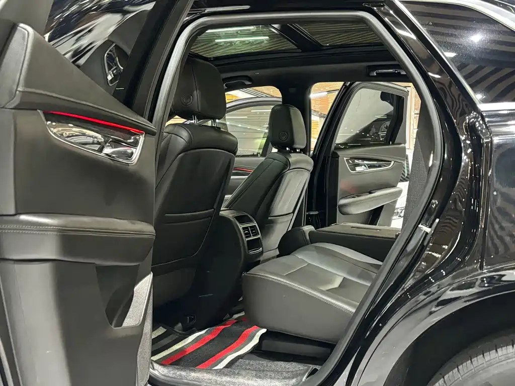 Cadillac XT5 — фото 8