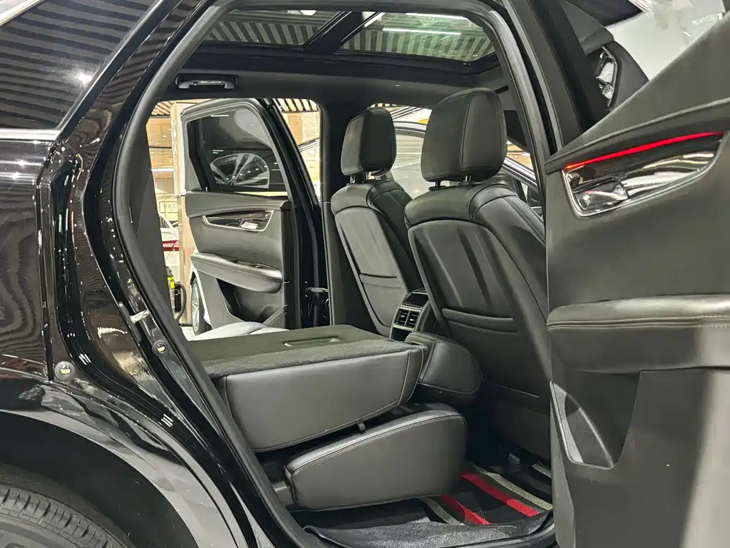 Cadillac XT5 — фото 9