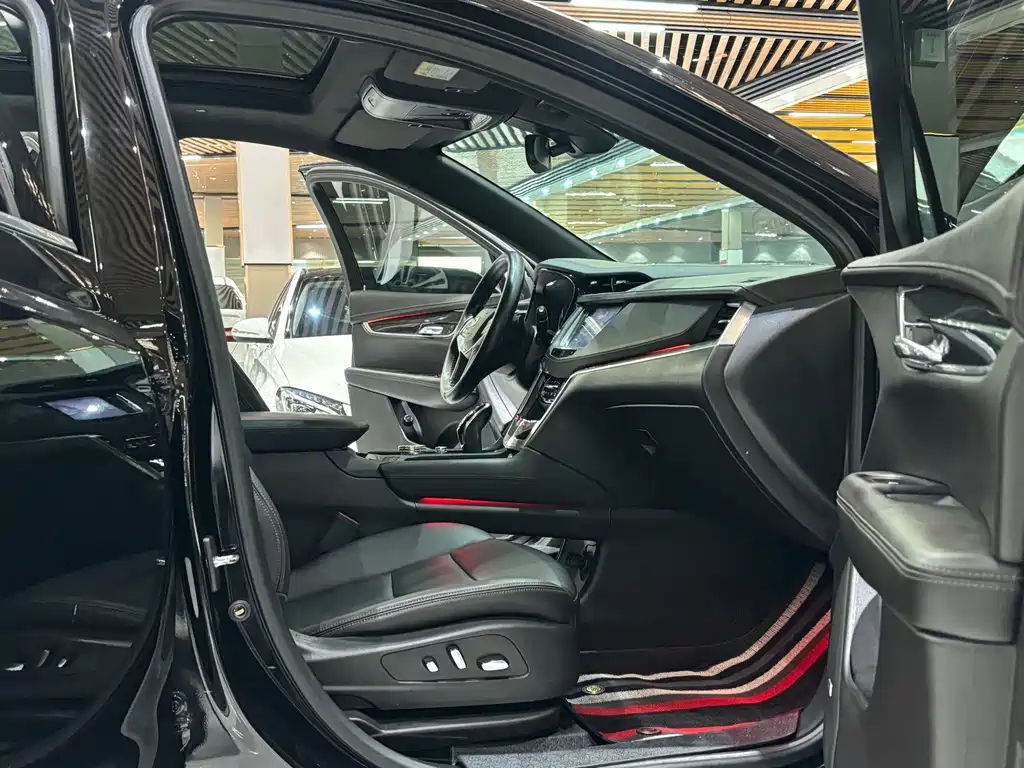 Cadillac XT5 — фото 10