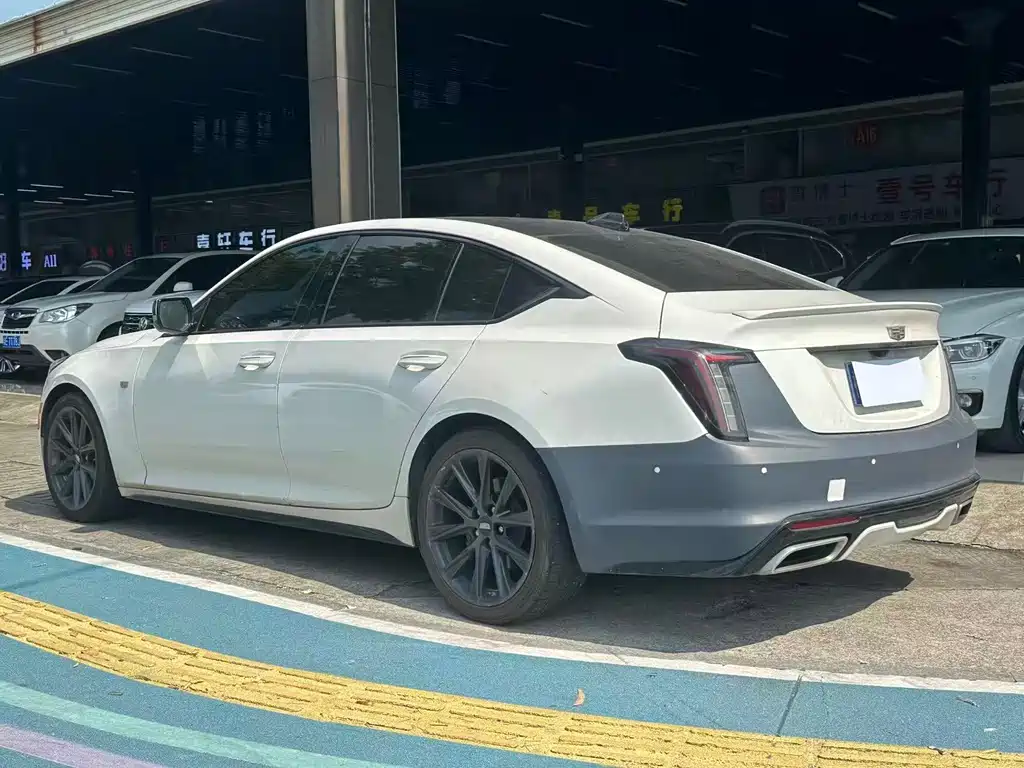 Cadillac CT5 — фото 13