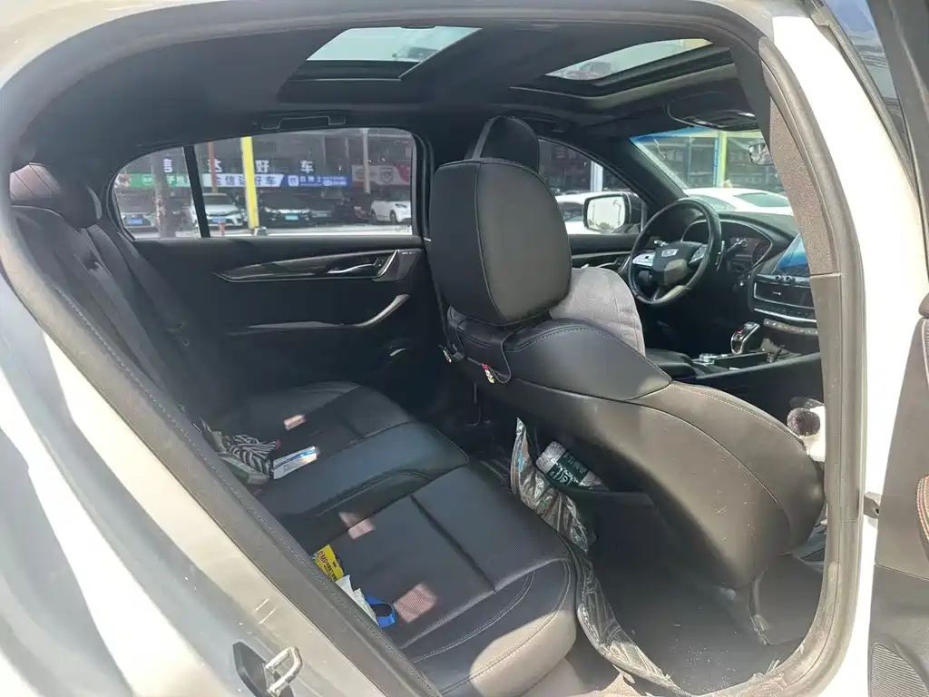 Cadillac CT5 — фото 6