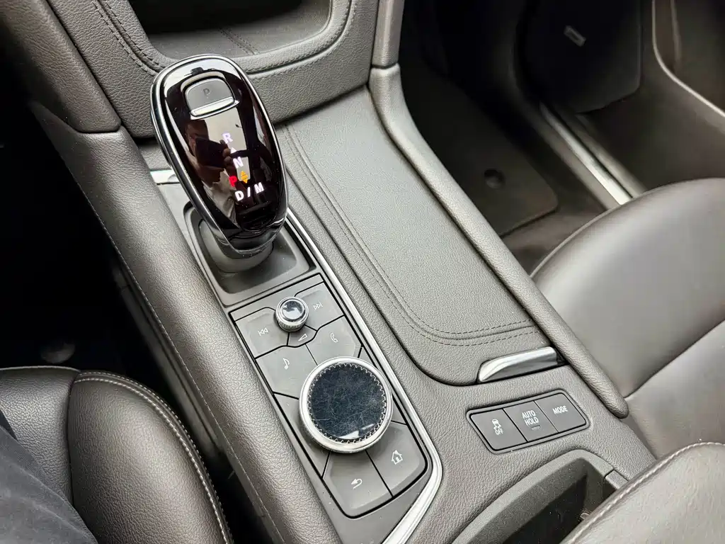 Cadillac XT5 — фото 11