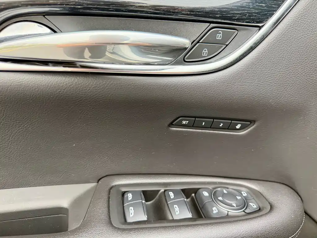 Cadillac XT5 — фото 15