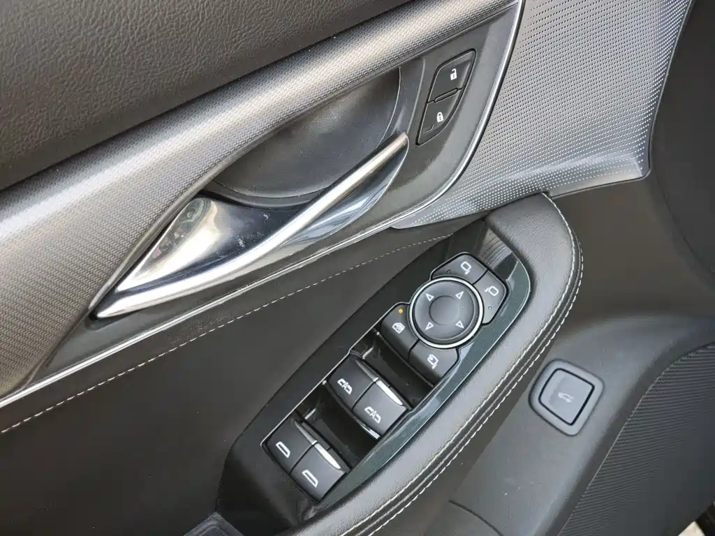 Cadillac CT5 — фото 13