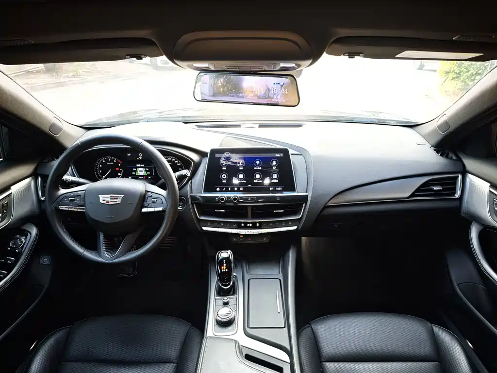 Cadillac CT5 — фото 18