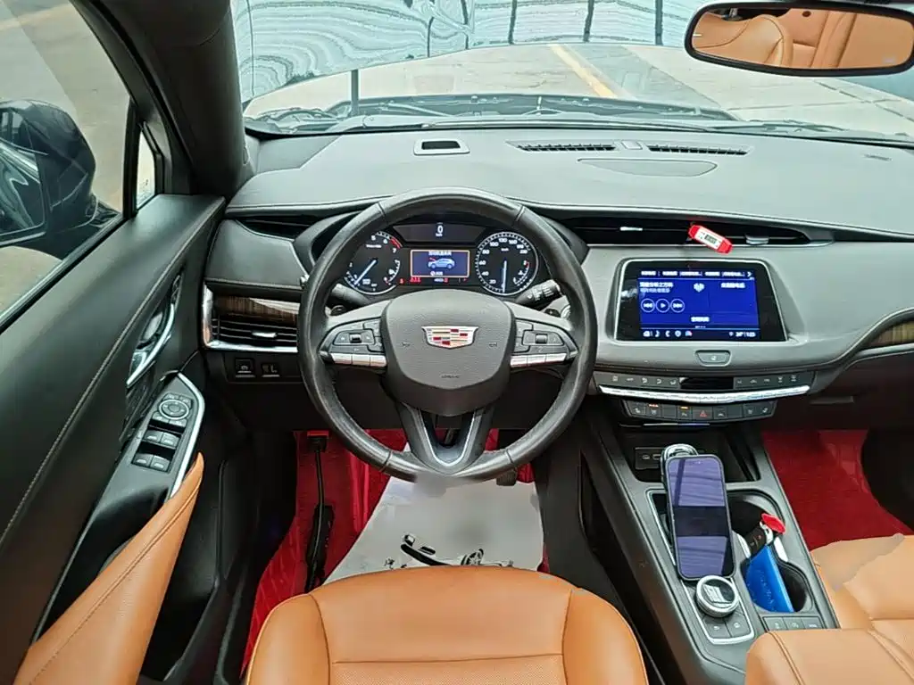 Cadillac XT4 — фото 11