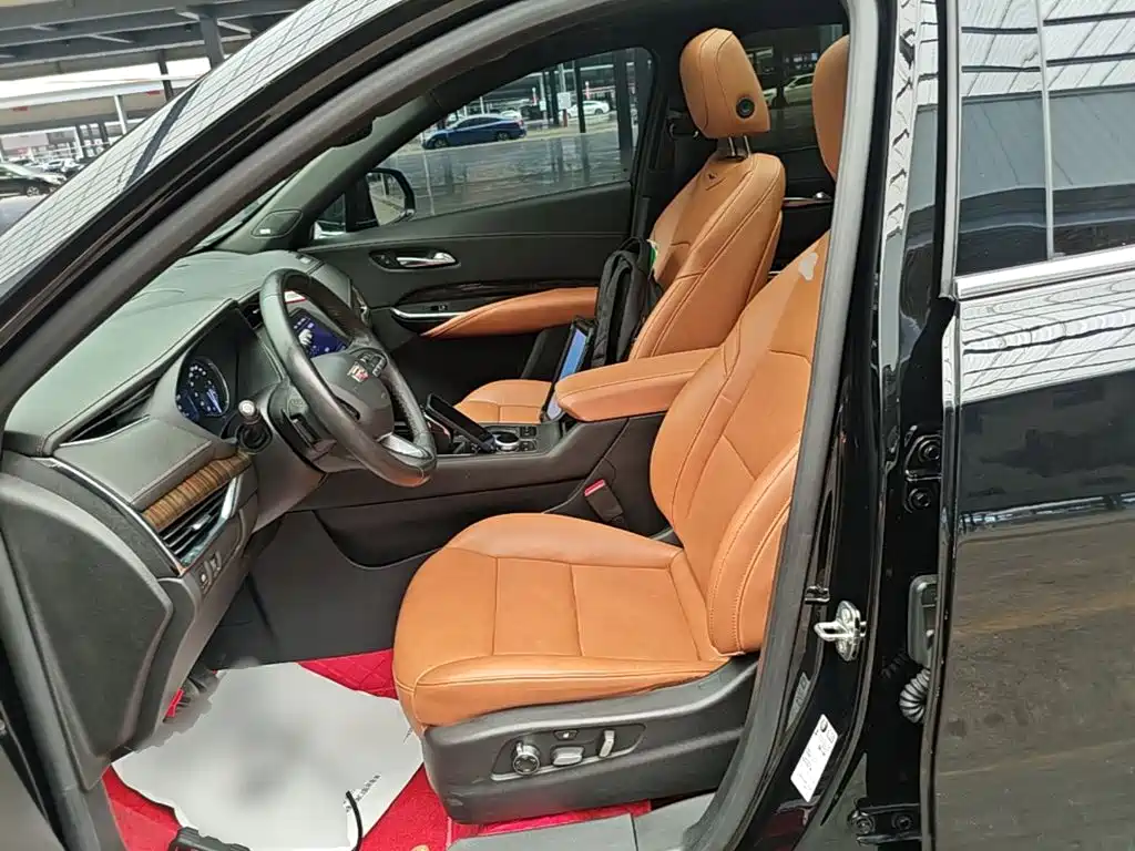 Cadillac XT4 — фото 15