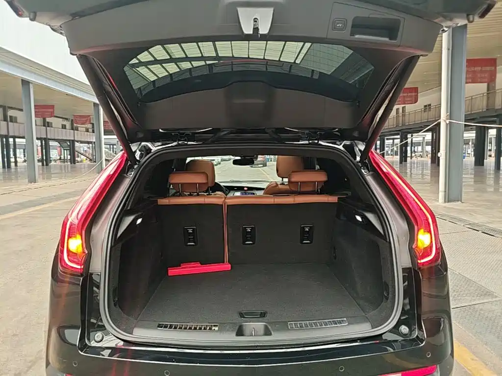 Cadillac XT4 — фото 19