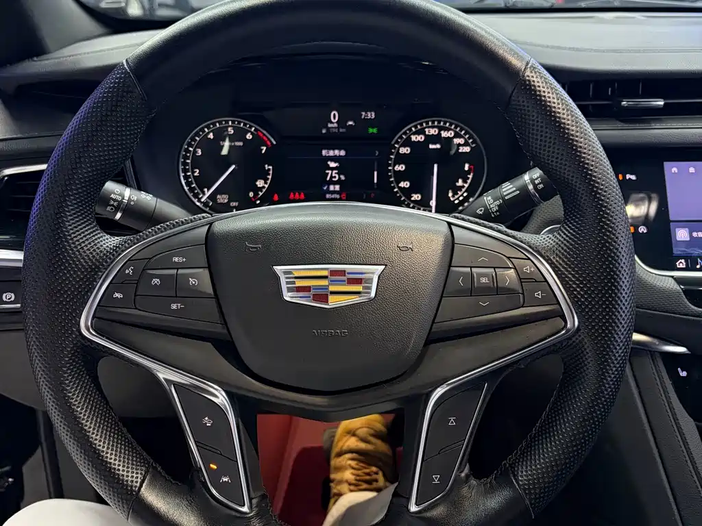 Cadillac XT5 — фото 15