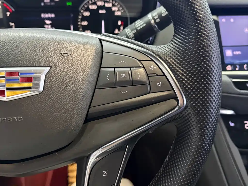 Cadillac XT5 — фото 17