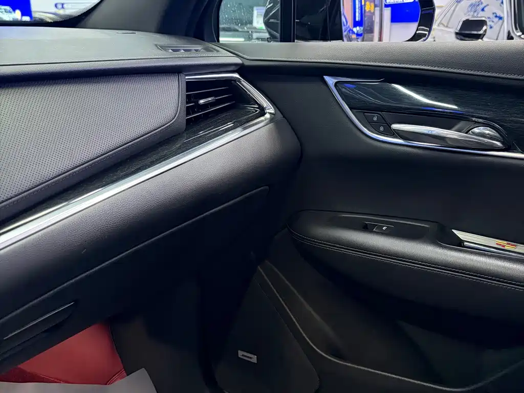 Cadillac XT5 — фото 21