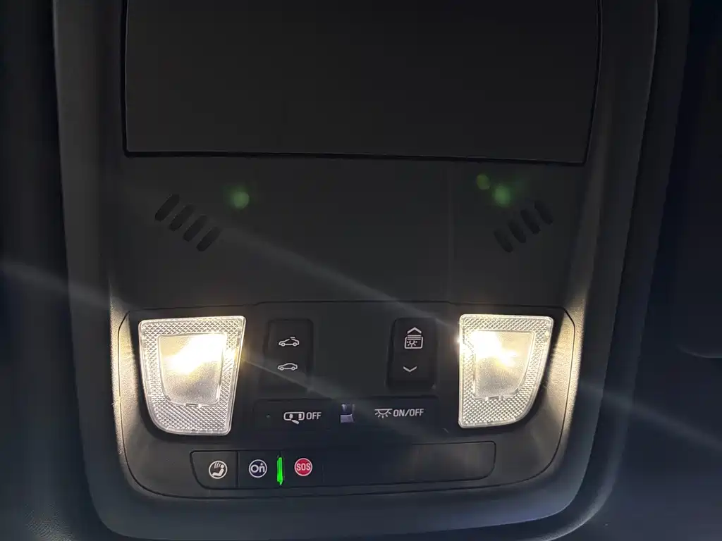Cadillac XT5 — фото 22