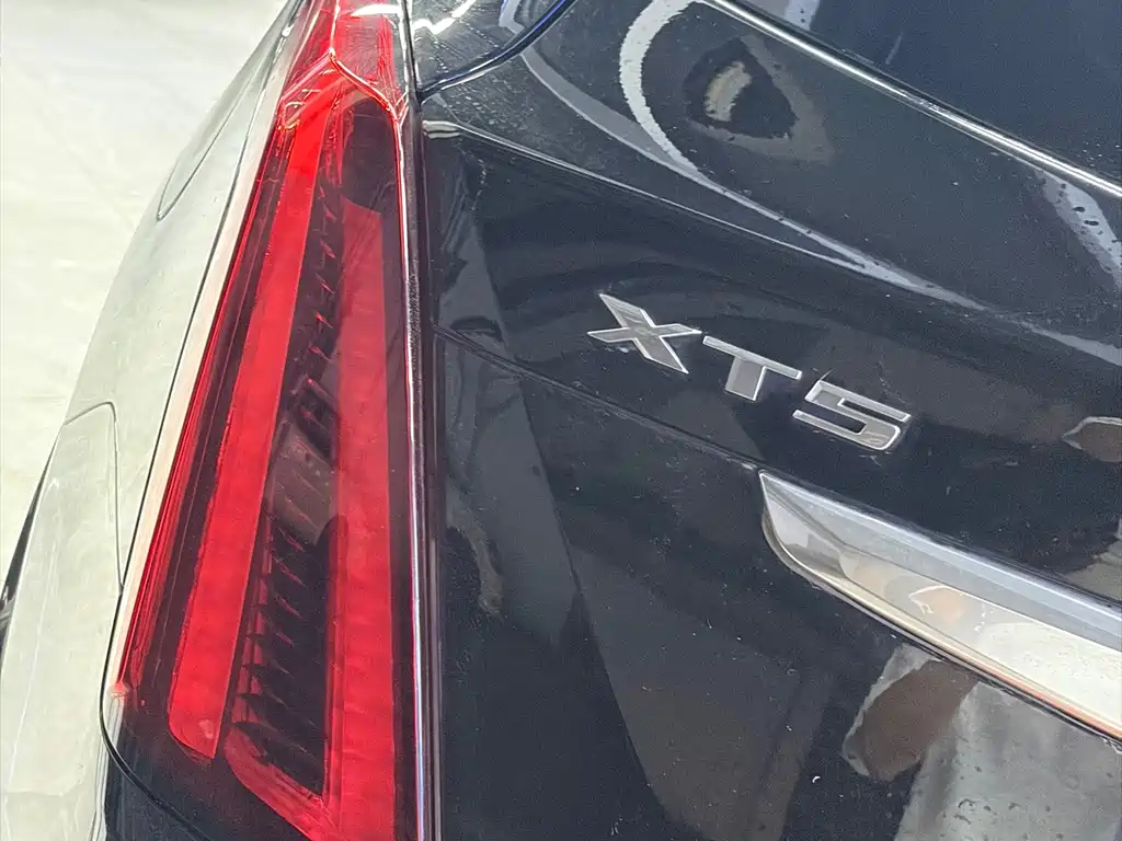 Cadillac XT5 — фото 10