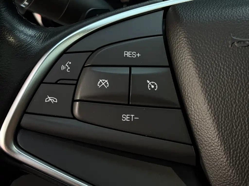 Cadillac XT5 — фото 13