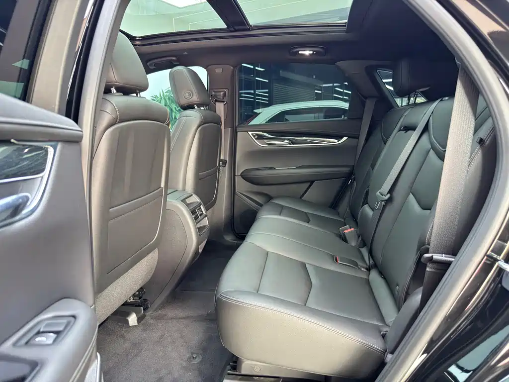 Cadillac XT5 — фото 6