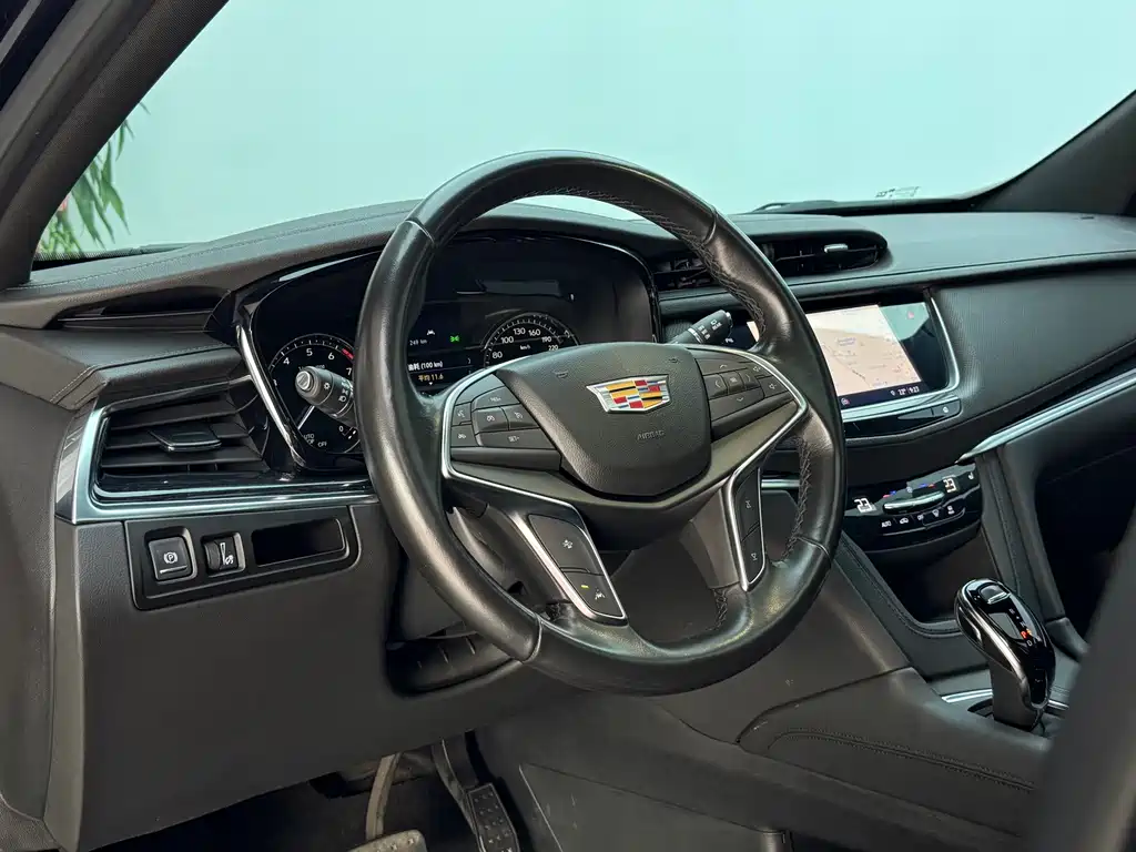 Cadillac XT5 — фото 7