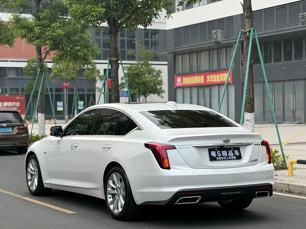 Cadillac CT5 — фото 8