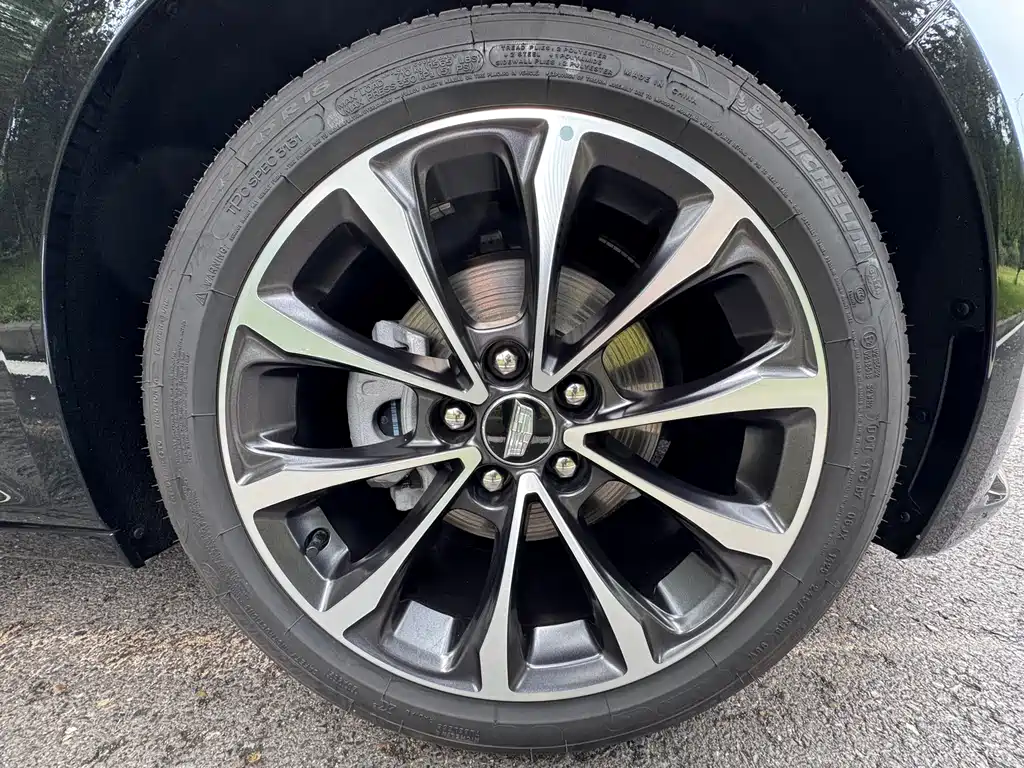Cadillac CT5 — фото 8