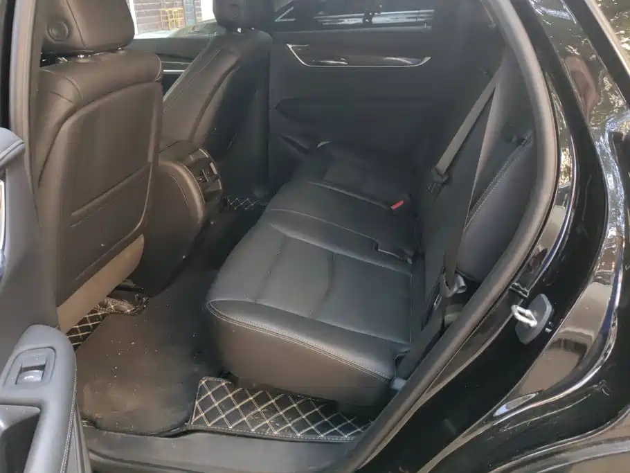 Cadillac XT5 — фото 11